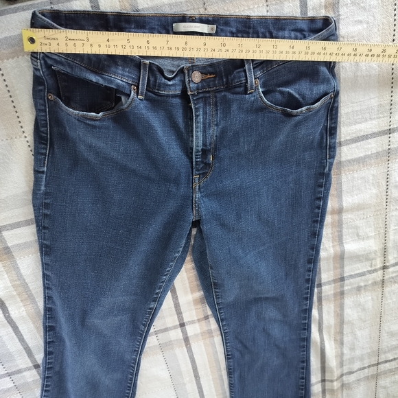 Levis Women's Classic Boot Cut Size 16M W33/L32 Dark Wash Classic Denim Casual - Picture 4 of 9